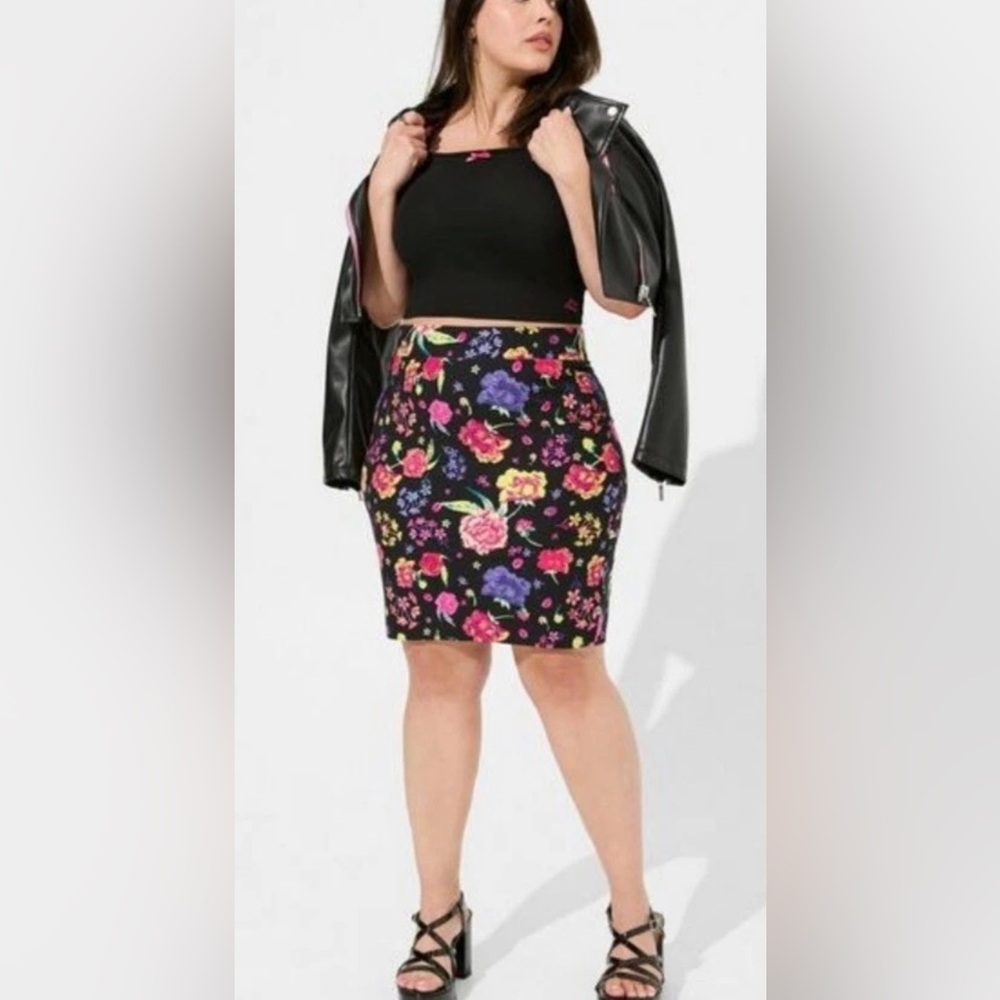 Torrid X Betsey Johnson Floral Print Mini Skirt Plus Size 4 4X NWT Limited Print